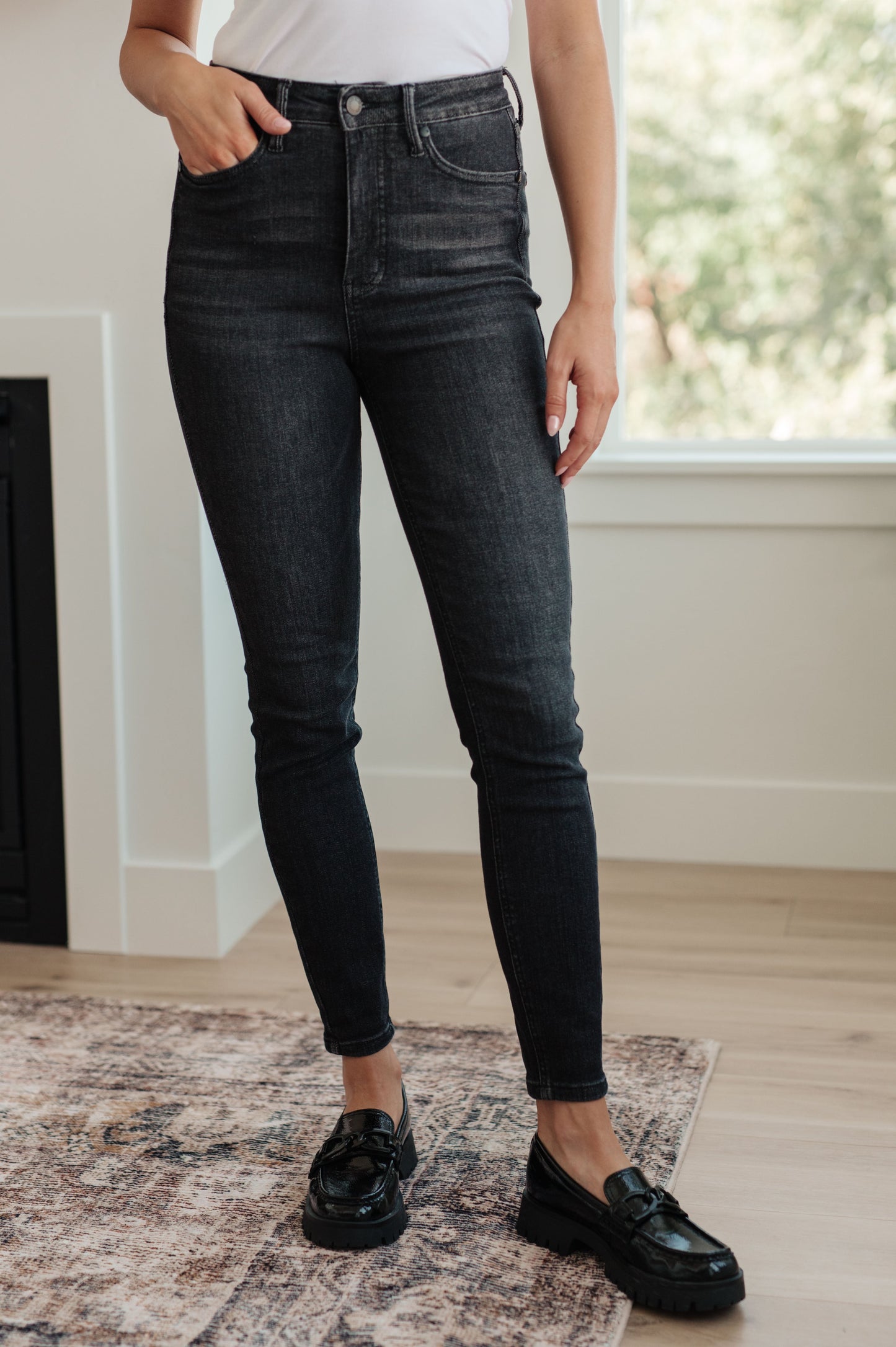 Judy Blue Octavia High Rise Yummy Control Top Skinny Jeans in Washed Black
