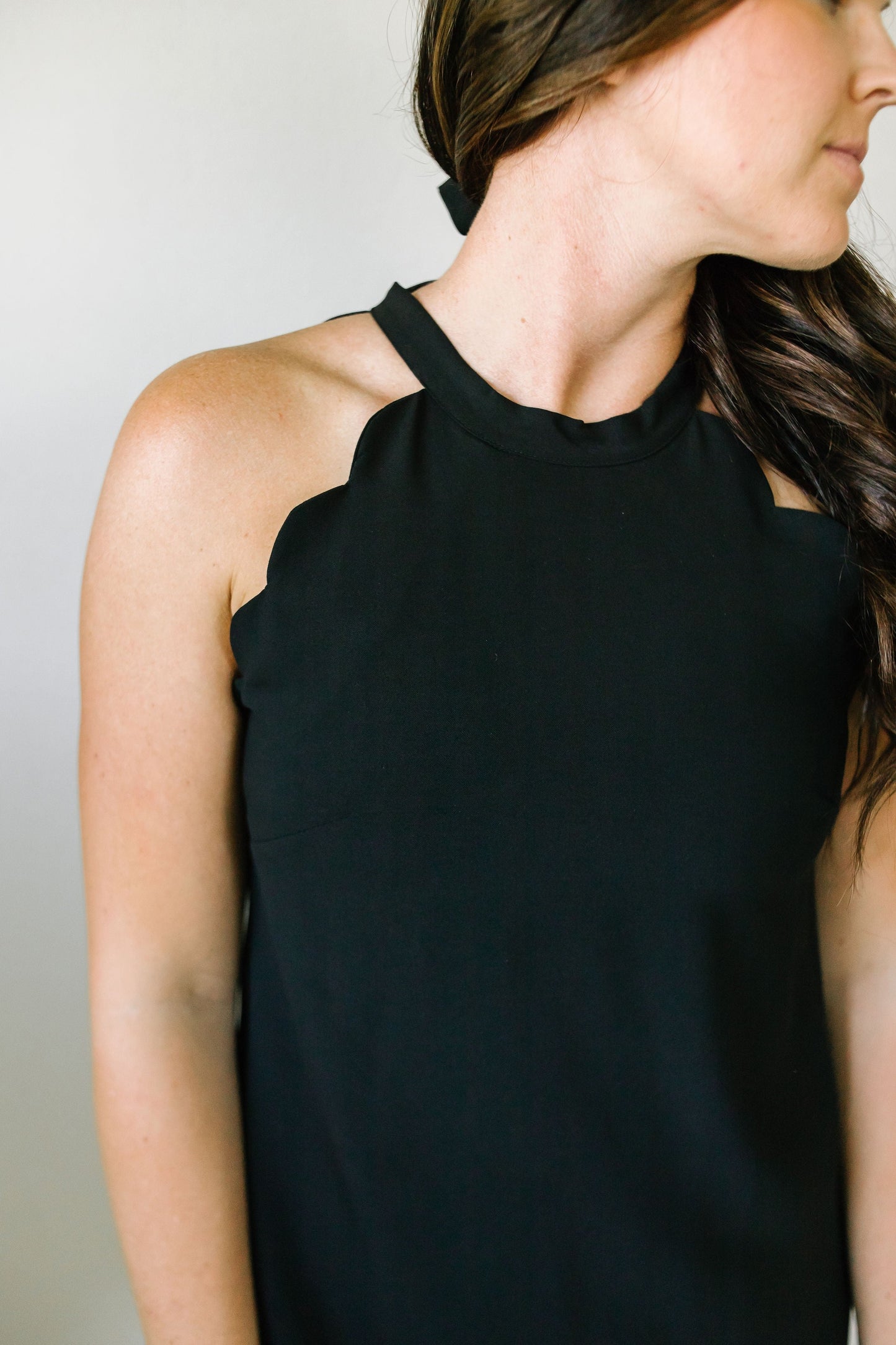 Scalloped short dress with a back ribbon tie with lining(Multiple colors)