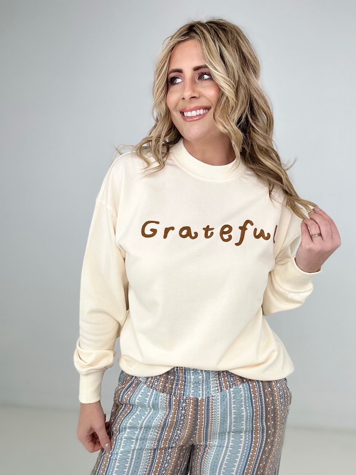 Gilli "Grateful" Graphic Sweatshirt