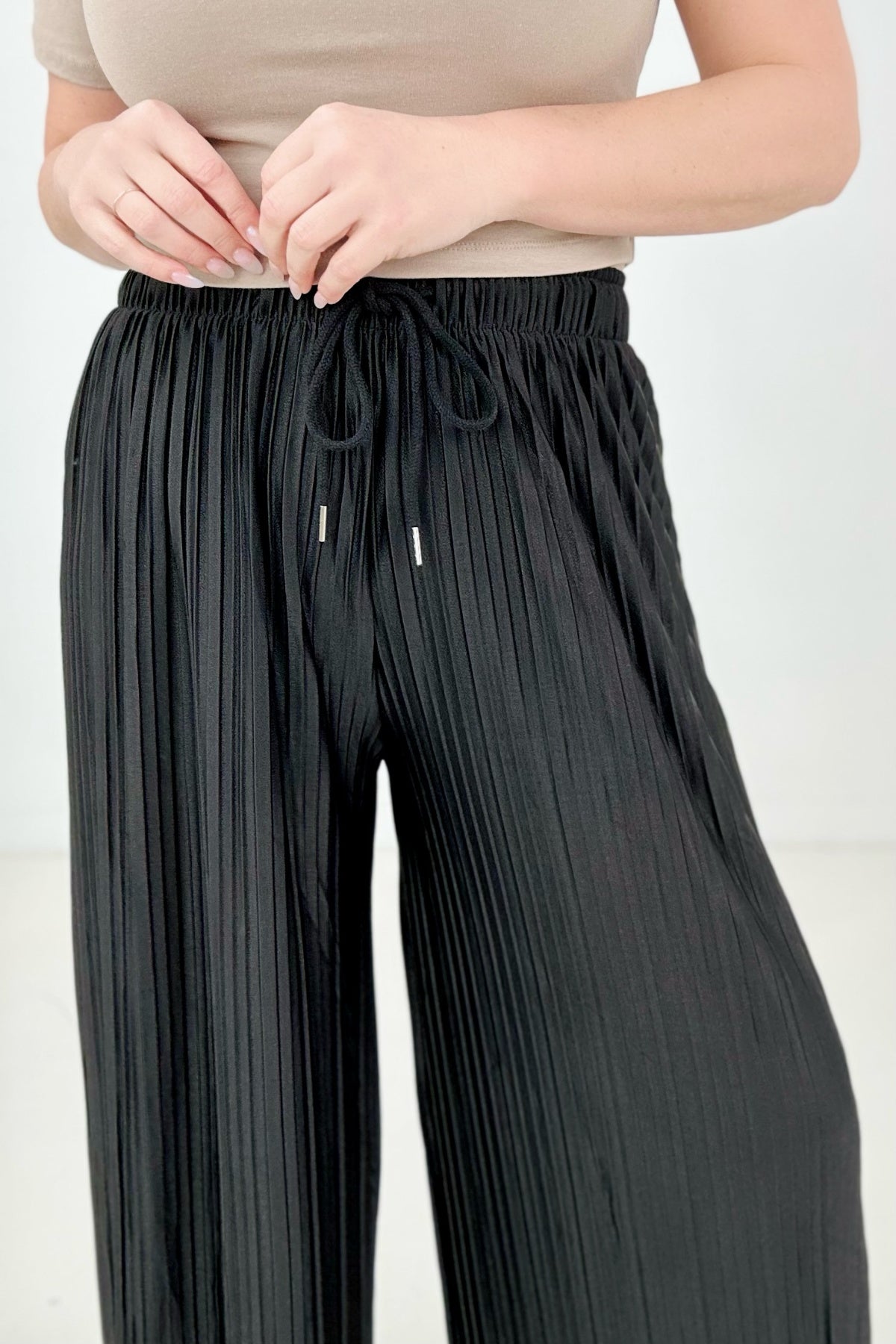 Zenana Woven Pleated Wide Leg Pants With Lining