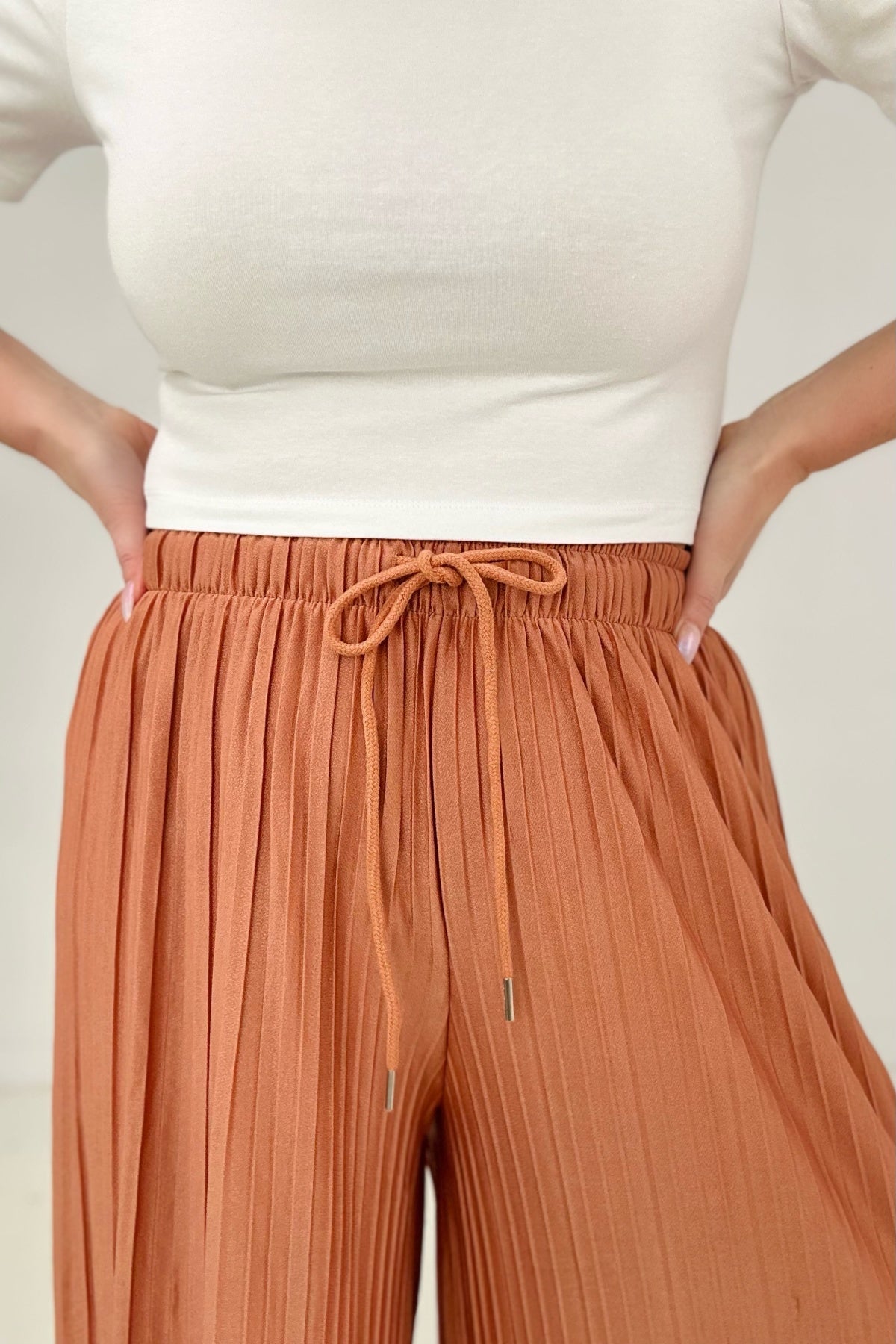 Zenana Woven Pleated Wide Leg Pants With Lining