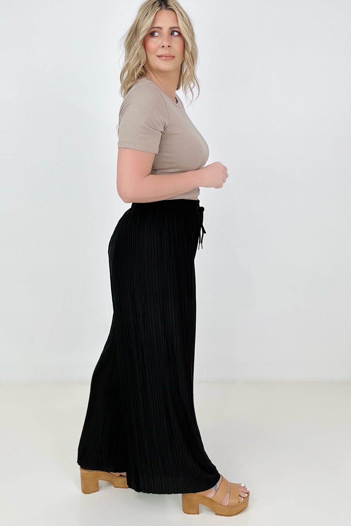 Zenana Woven Pleated Wide Leg Pants With Lining