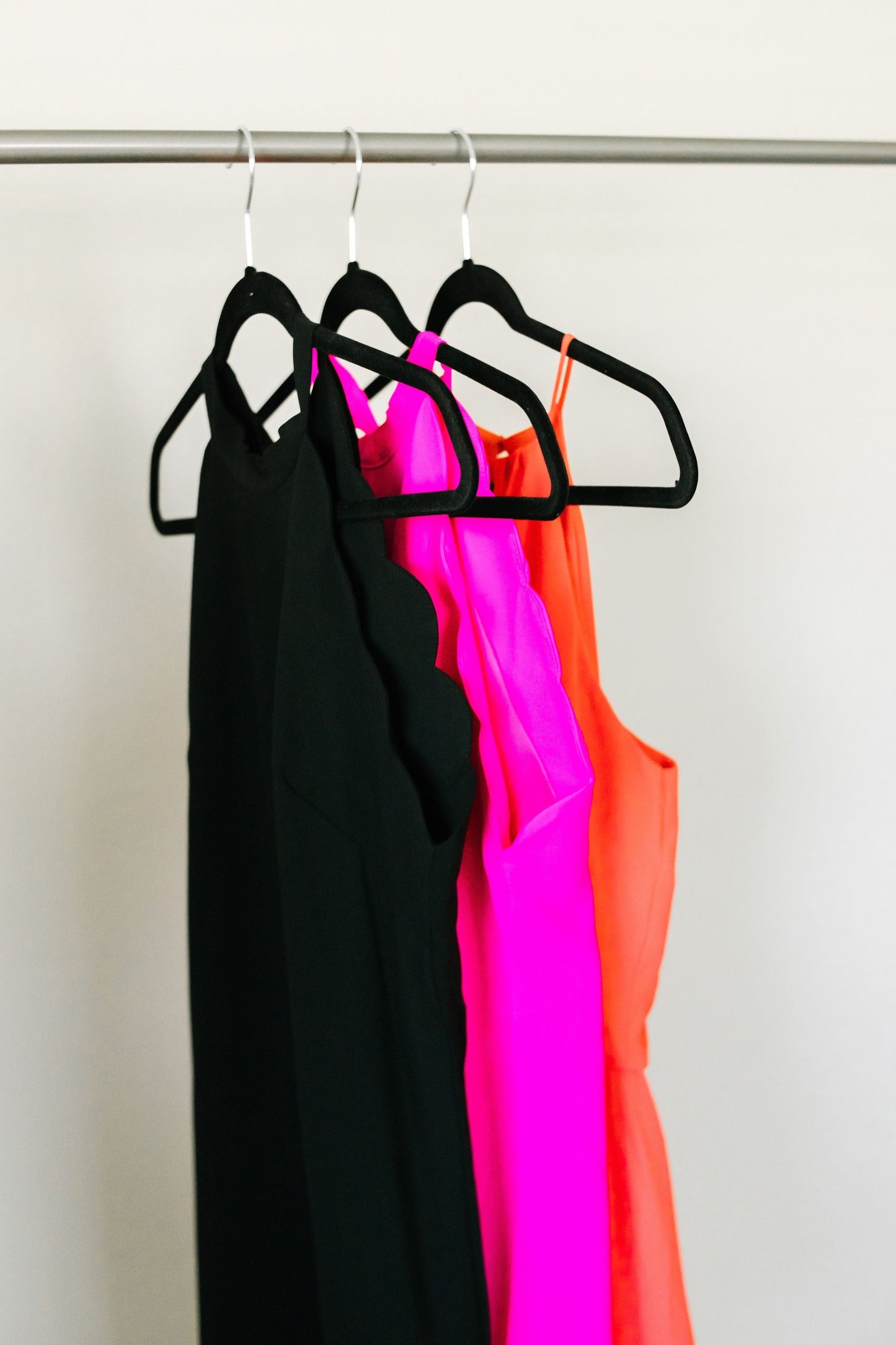 Scalloped short dress with a back ribbon tie with lining(Multiple colors)